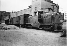 GE 44-tonner #0804 in green delivery scheme, switching boxcars. Print version of PID 8291